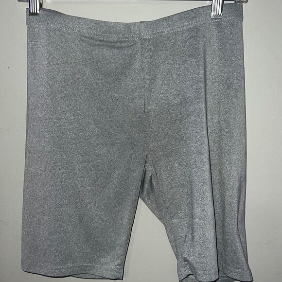 Daisy. Size medium gray shorts. - Picture 1 of 4